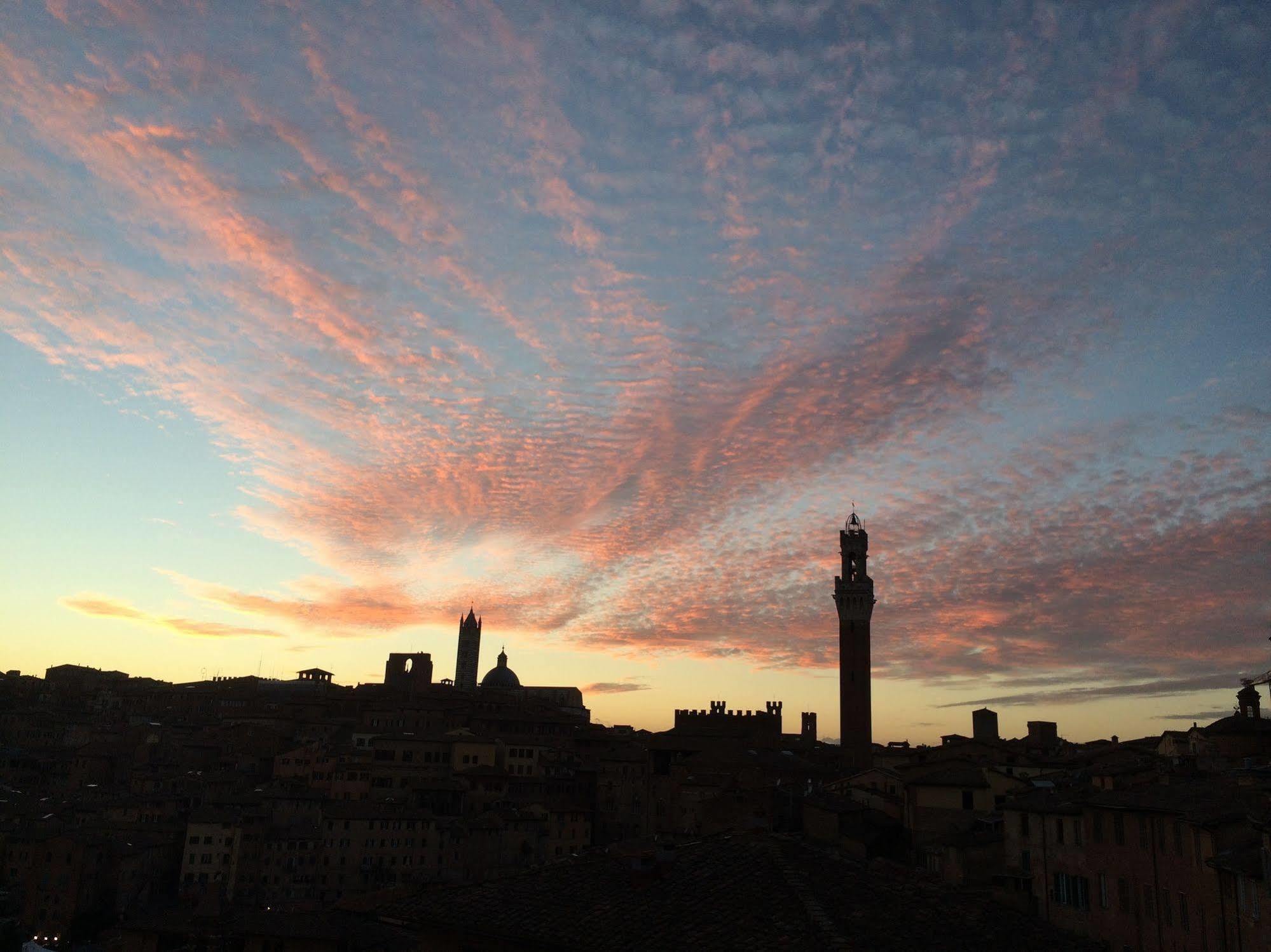 B&B Le Camere Di Livia Siena Bagian luar foto